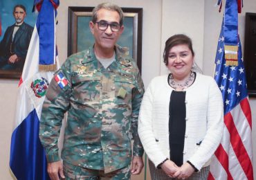 Ministro de Defensa se reúne con encargada de negocios de Embajada de los Estados Unidos en República Dominicana