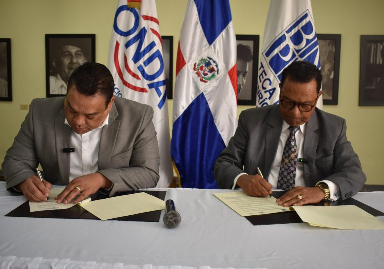 Directores de la Biblioteca Nacional Pedro Henríquez Ureña y la ONDA firman acuerdo de colaboración