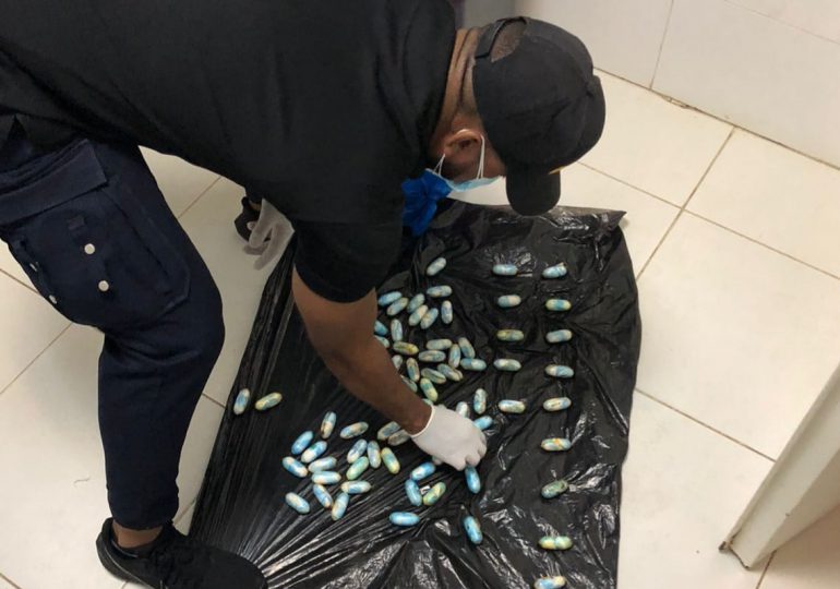 Atrapan extranjero en AIPC con 76 cápsulas de drogas en el estómago