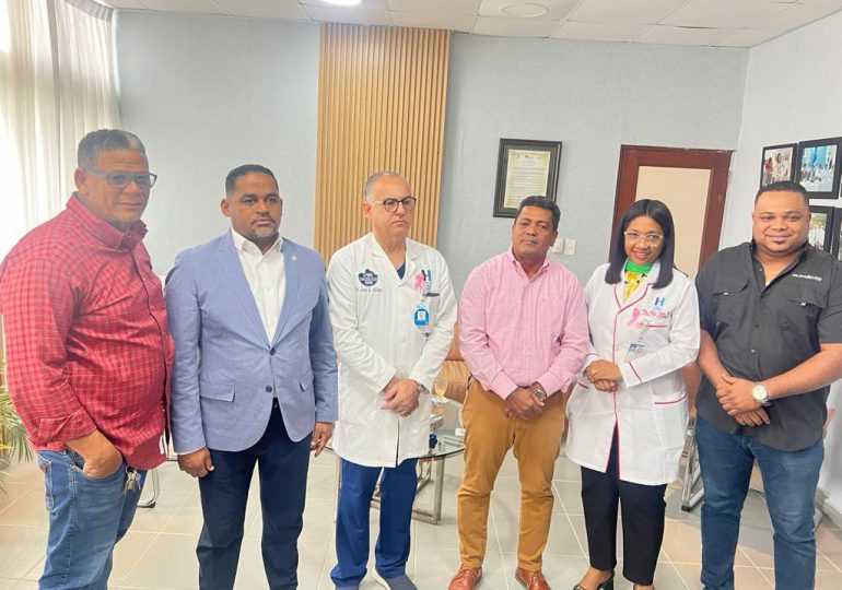 Junior Santos realiza recorrido en Hospital Dr. Vinicio Calventi