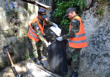 Militares continúan operativos contra el dengue en sector Los Ríos y zonas aledañas