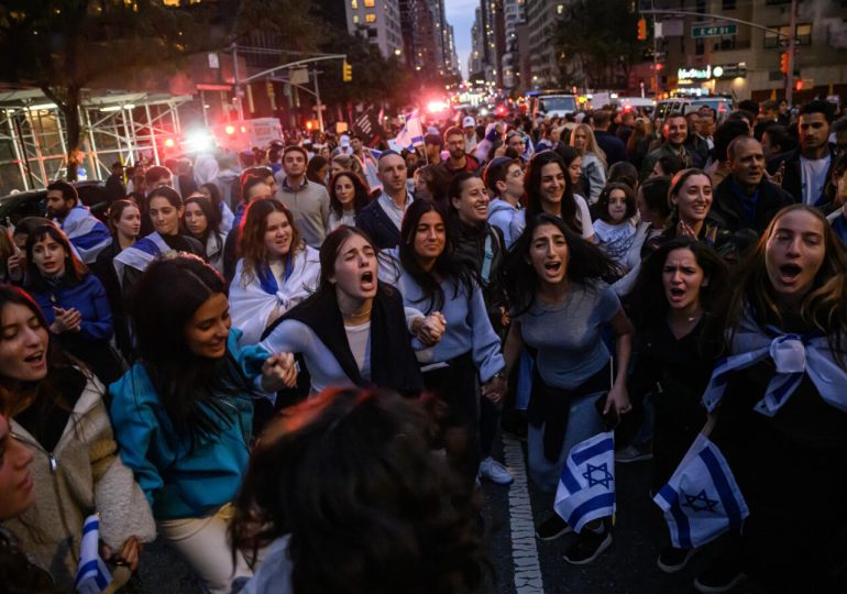 Miles protestan cerca de la ONU en Nueva York en apoyo a Israel