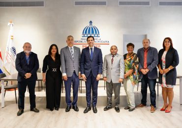 Roberto Ángel Salcedo se reúne con representantes de ADOPAE para potenciar agenda cultural