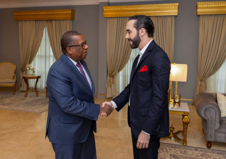 Alto funcionario de EEUU habla con Bukele sobre apoyo de El Salvador a misión en Haití