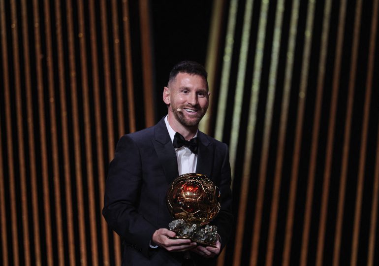 Lionel Messi galardonado con su octavo Balón de Oro