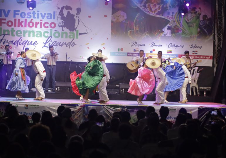 Festival Folklórico Fradique Lizardo termina con un derroche de música caribeña
