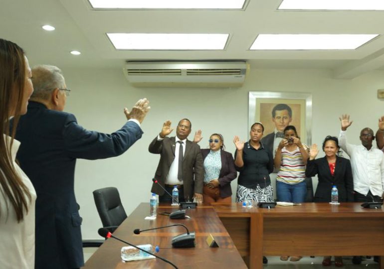 Danilo Medina juramenta a nuevos miembros del PLD