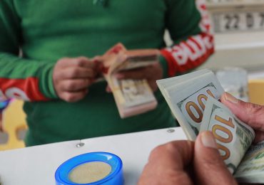 Irak prohibirá el retiro de dólares estadounidenses en efectivo