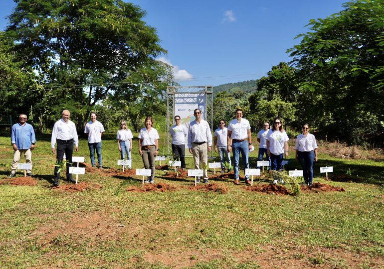 Medio Ambiente desarrolla jornada forestal con Propagas en la microcuenca del Higüero 