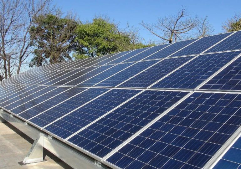 Instan al Gobierno lanzar plan masivo de colocación de paneles solares en techos