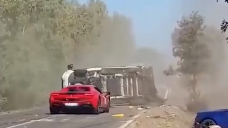 Caravana de autos Ferrari y Lamborghini en isla italiana ocasionan accidente y mueren dos personas