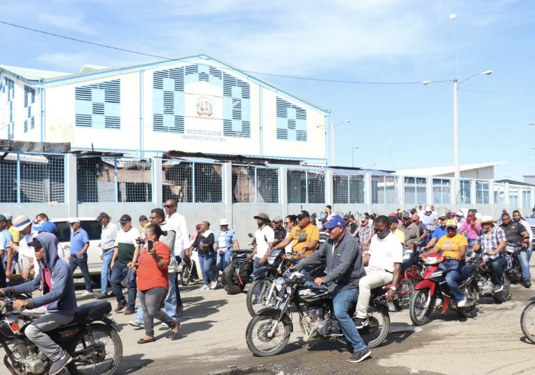 Comerciantes en Dajabón realizan marcha por medidas que afectan intercambio comercial con Haití