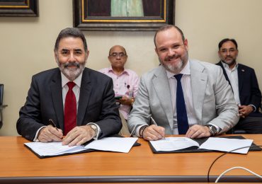 Consejo Unificado de Empresas Distribuidoras firma acuerdo; aumentarán capacidad para integrar energías renovables