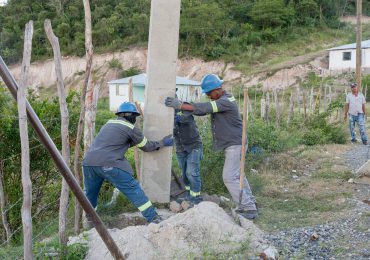 Edesur llevará electricidad por primera vez a comunidades de San Antonio de Galindo y Villa Palomino en Azua