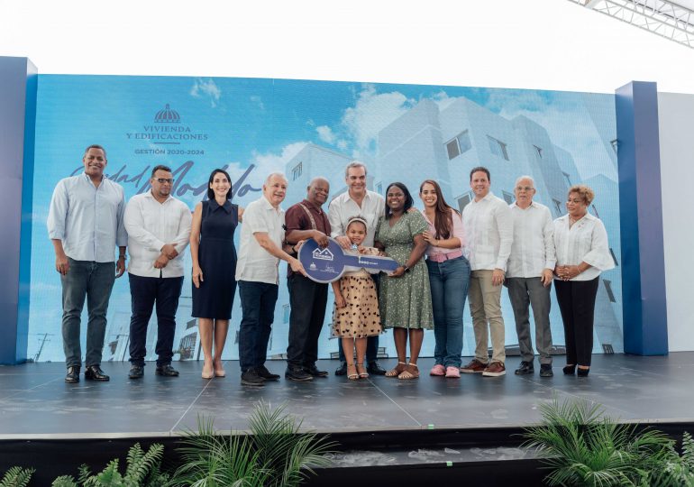 264 familias reciben nuevas viviendas en Ciudad Modelo por parte del presidente Abinader y el ministro Bonilla