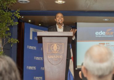Milton Morrison dicta conferencia magistral “Confusiones, intereses y debates: la realidad eléctrica dominicana”