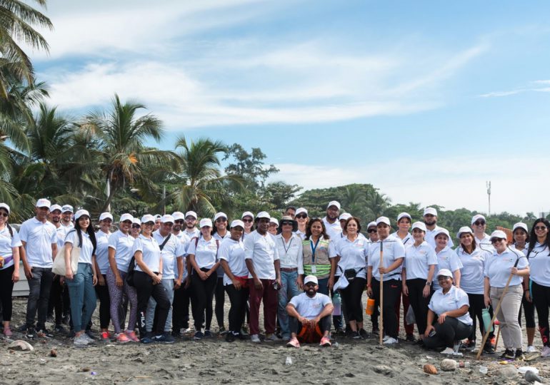 BANDEX y sus colaboradores realizan jornada limpieza de playa