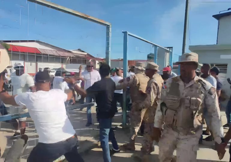 VIDEO | Se produce incidente entre comerciantes y miembros del Cesfront por entrada al Mercado Fronterizo de Dajabón