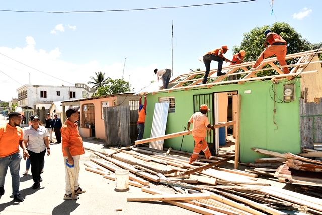 Autoridades y comunitarios de Sabana Grande de Boyá resaltan avance de trabajos del MOPC en construcción de distintas obras