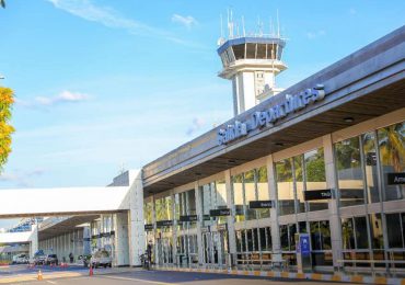 Viajeros de países africanos tendrán que pagar mil dólares por transitar en aeropuerto de El Salvador