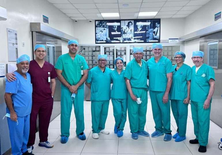 Hospital Metropolitano de Santiago realiza primeras cirugías ginecológicas robóticas de RD