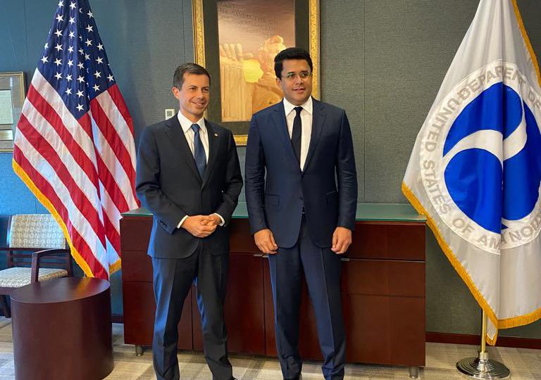 David Collado se reúne con secretario de Transporte de EE. UU. para fortalecer la conectividad aérea