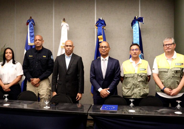 Bomberos de España capacitan a dominicanos en protocolos para combatir incendios forestales  