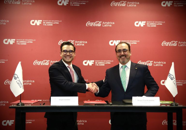CAF y Coca-Cola América Latina firman acuerdo para impulsar el desarrollo sostenible en la región