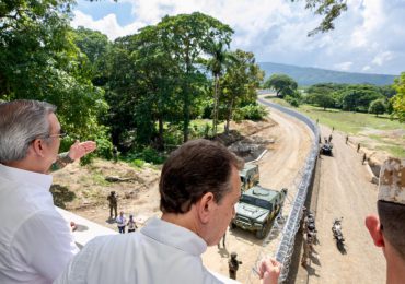 Muro entre Dominicana y Haití es "irrenunciable e imperativo", dice Abinader
