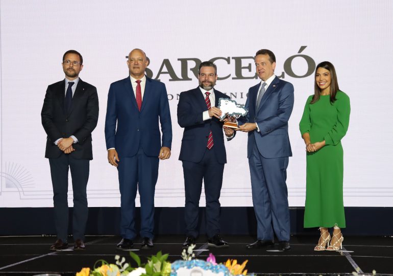 Ron Barceló recibió el galardón de excelencia industrial de ADOEXPO