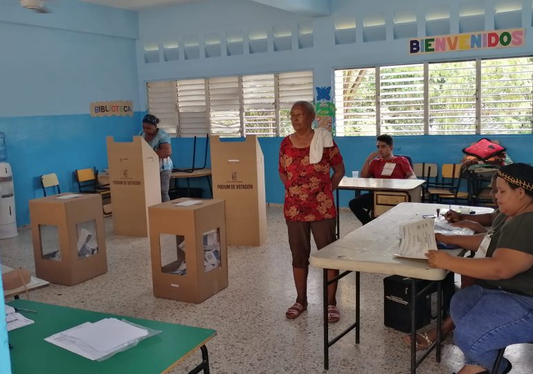 VIDEO | Tímida asistencia de votantes en primarias del PRM en Villa Mella, SDN
