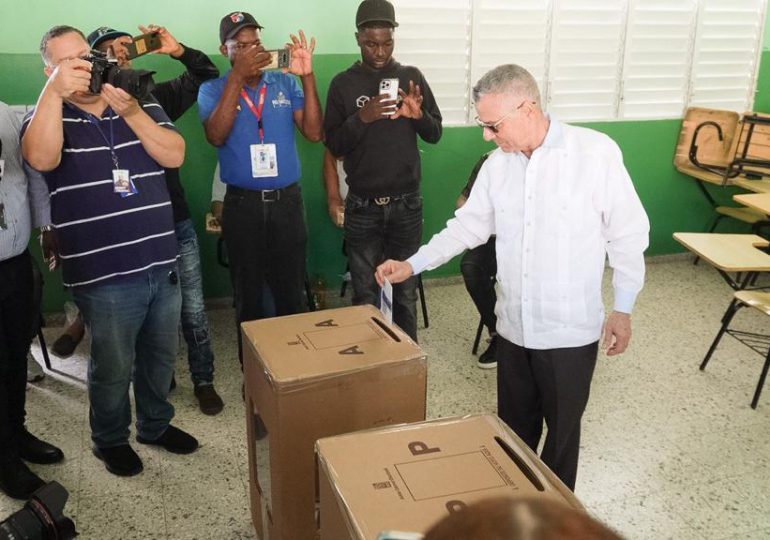 VIDEO | Manuel Jiménez llama a perremeístas de Santo Domingo Este a votar temprano por Luis y por él