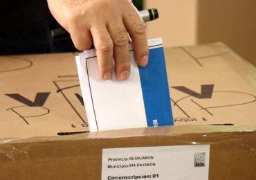 Cientos de miembros del PRM acuden a votar en Dajabón