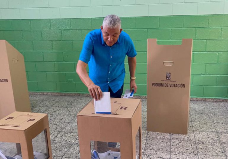 Radhamés González llama a dirigentes del PRM no quedarse en sus casas y votar en primarias; exhorta apoyar a Luis Abinader