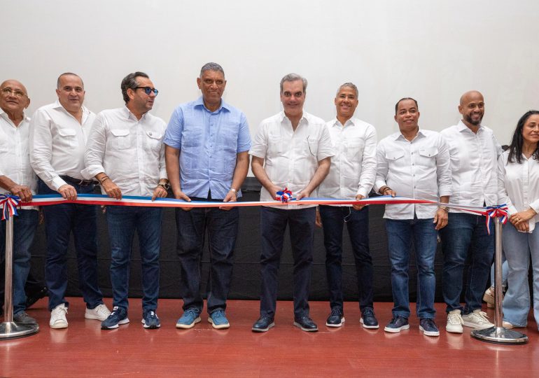 Abinader inaugura proyectos eléctricos en María Trinidad Sánchez que beneficiarán más de 18 mil clientes