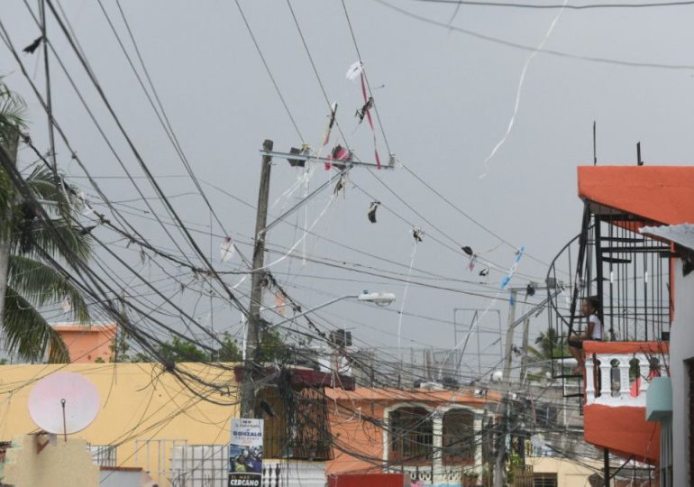 Indotel inicia plan de reducción de contaminación visual por cables instalados en condiciones no adecuadas en el Distrito Nacional