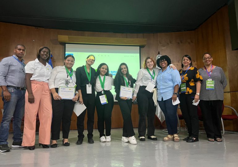 Conmemoran Día de la Salud Mental con foro juvenil “Mentes sanas que sueñan”