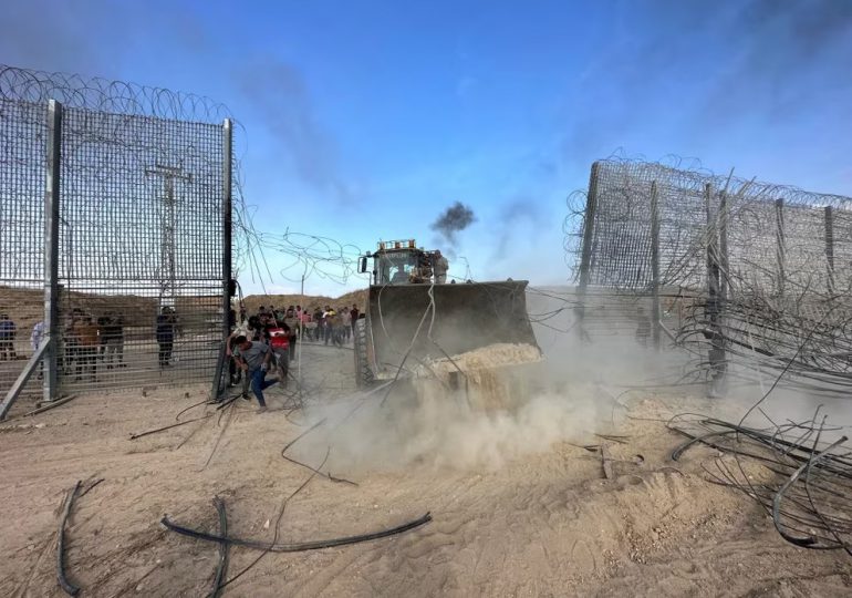 Cómo Hamás rompió el “muro de hierro” que separa Gaza de Israel