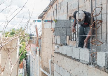 Alcaldía del Distrito Nacional realiza reconstrucción del muro perimetral del cementerio Cristo Redentor