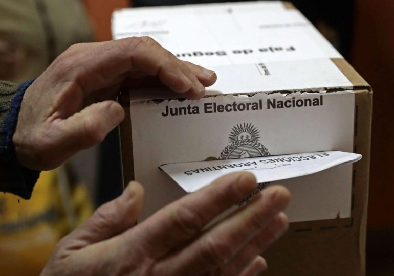 Argentina vota para elegir presidente en comicios decisivos para salir de la crisis