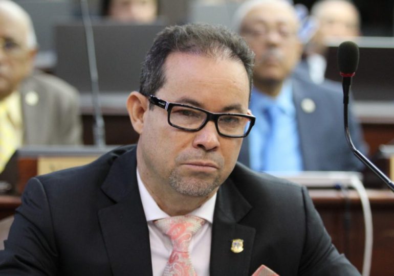 Amado Díaz reacciona a renuncia del alcalde Cristian Encarnación al PRM: "no gana ni con la unión de todos los partidos del sistema"