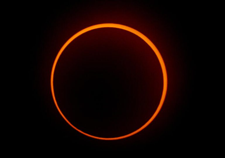 Eclipse de "anillo de fuego" maravilla a América de norte a sur