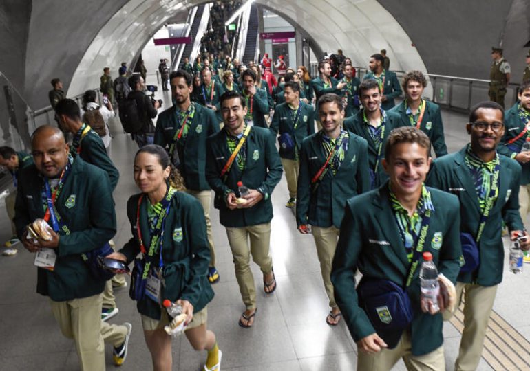 Deportistas usan Metro de Santiago para asistir a ceremonia inaugural de los Panamericanos