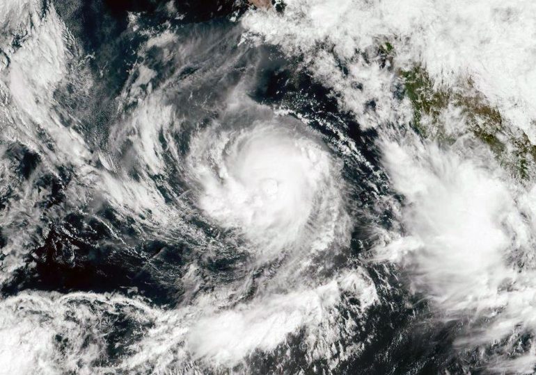 Huracán Lidia se tornó "extremadamente peligroso" ante las costas de México