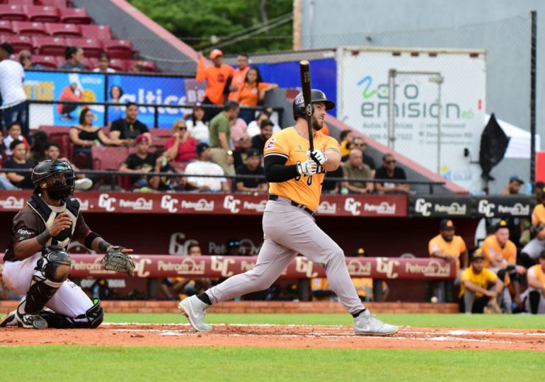 Águilas vencen a Gigantes con cuadrangular solitario de Daniel Palka