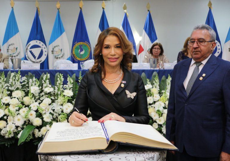Juramentan a la diputada dominicana Silvia García nueva presidenta del PARLACEN<strong> </strong>