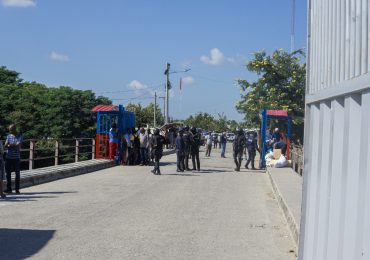 Haití reabre su frontera e inicia intercambio comercial con RD