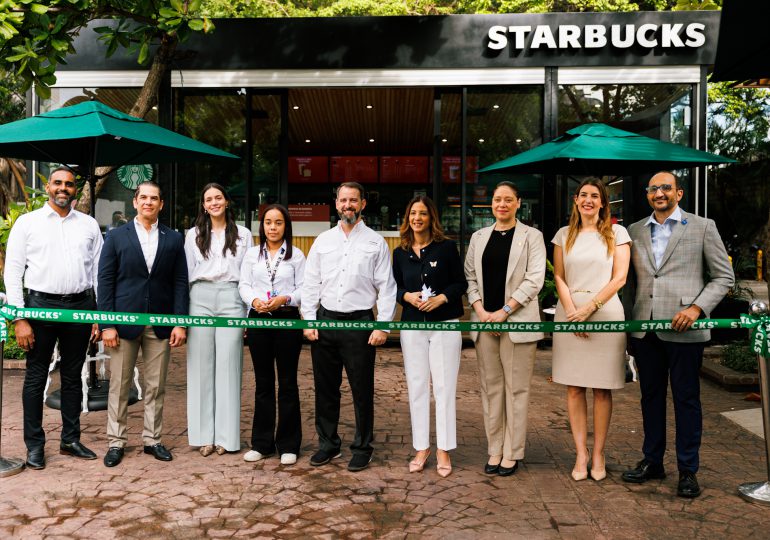 Starbucks abre primera tienda universitaria en UNIBE