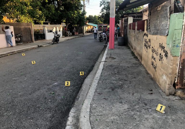 Policía Nacional arresta dos personas tras enfrentamiento a tiros por punto de drogas en Mao Valverde