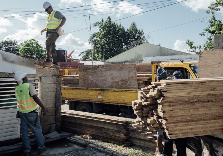 MIVED avanza operativos de reconstrucción de viviendas afectadas por disturbio tropical